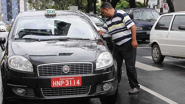 Fiat Linea é um dos favoritos dos taxistas mineiros (Paulo Filgueiras/EM/D.A Press) Fiat Linea é um dos favoritos dos taxistas mineiros (Paulo Filgueiras/EM/D.A Press)