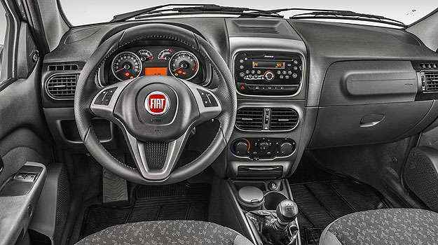 Novo volante nas versões Trekking e Adventure (Fiat/Divulgação) Novo volante nas versões Trekking e Adventure (Fiat/Divulgação)
