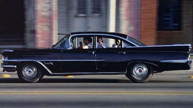 Na primeira vez em que o fotógrafo visitou Cuba havia cerca de 300 mil automóveis antigos circulando pelas ruas de Havana (Du Ribeiro/Editora Alaúde/Divulgação) Na primeira vez em que o fotógrafo visitou Cuba havia cerca de 300 mil automóveis antigos circulando pelas ruas de Havana (Du Ribeiro/Editora Alaúde/Divulgação)