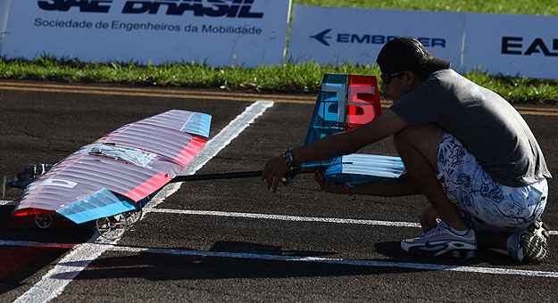 Cefet ficou em segundo lugar na competição SAE de AeroDesign ano passado (Sergio Fugiki/SAE/Divulgação) Cefet ficou em segundo lugar na competição SAE de AeroDesign ano passado (Sergio Fugiki/SAE/Divulgação)