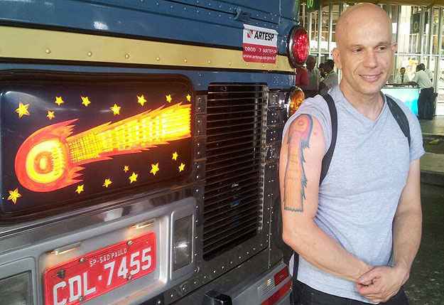 André Accarini possui três tatuagens com relação à Cometa (Viação Cometa/Divulgação) André Accarini possui três tatuagens com relação à Cometa (Viação Cometa/Divulgação)