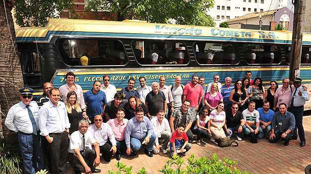 Busólogos e admiradores da marca na última viagem (Viação Cometa/Divulgação) Busólogos e admiradores da marca na última viagem (Viação Cometa/Divulgação)
