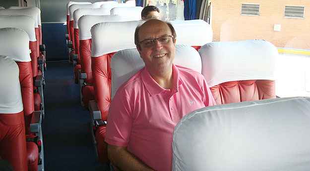 Desde os 8 anos de idade que o engenheiro Francisco Araújo admira ônibus clássicos (Arquivo Pessoal) Desde os 8 anos de idade que o engenheiro Francisco Araújo admira ônibus clássicos (Arquivo Pessoal)