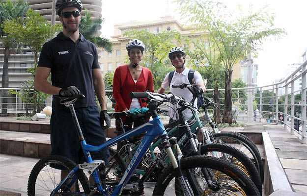 Gustavo, Maria Inácia e Pedro: da faculdade ao shopping, tudo de bike (Marcello Oliveira/EM/D.A PRESS) Gustavo, Maria Inácia e Pedro: da faculdade ao shopping, tudo de bike (Marcello Oliveira/EM/D.A PRESS)