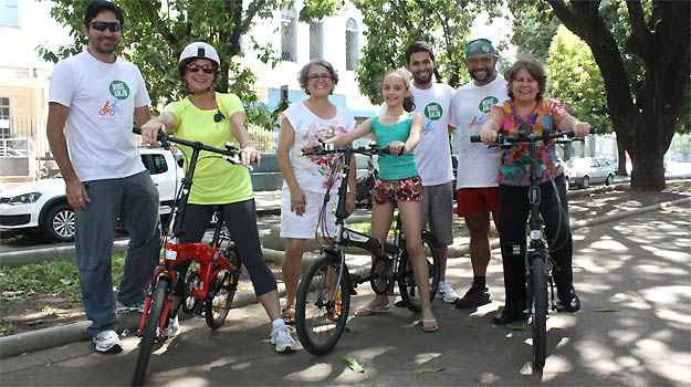 Alunas e instrutores voluntários da Escola Bike Anjo (Marcello Oliveira/EM/D.A PRESS) Alunas e instrutores voluntários da Escola Bike Anjo (Marcello Oliveira/EM/D.A PRESS)
