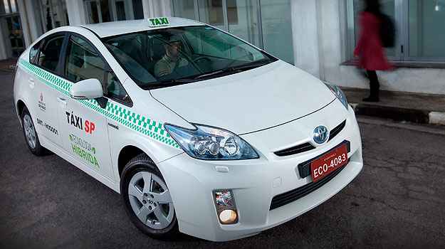 Carregado de impostos, Prius custa exorbitantes R$ 120 mil e tem vendas simbólicas (Wagner Malagrine/Toyota/Divulgação) Carregado de impostos, Prius custa exorbitantes R$ 120 mil e tem vendas simbólicas (Wagner Malagrine/Toyota/Divulgação)