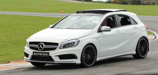 A velocidade máxima do A 45 AMG é de 250 km/h (Mercedes/divulgação) A velocidade máxima do A 45 AMG é de 250 km/h (Mercedes/divulgação)