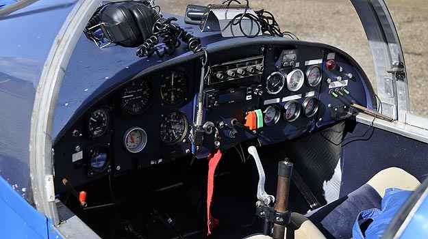 A cabine comporta o piloto e um passageiro e não é pressurizada (Juarez Rodrigues/EM/D.A PRESS) A cabine comporta o piloto e um passageiro e não é pressurizada (Juarez Rodrigues/EM/D.A PRESS)