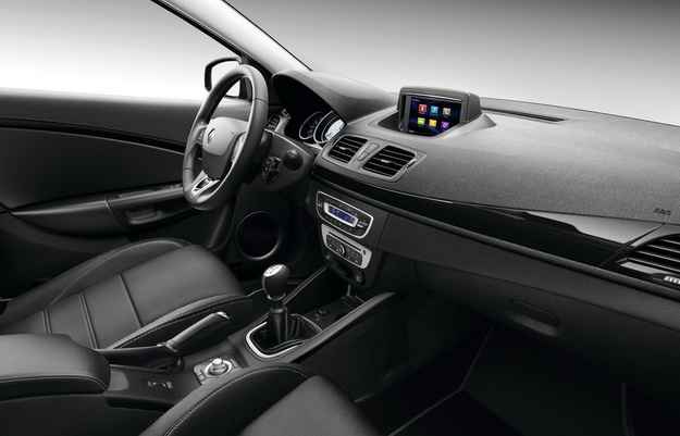 No interior, o carro agora possui um sistema multimídia R-Link (Renault/divulgação) No interior, o carro agora possui um sistema multimídia R-Link (Renault/divulgação)