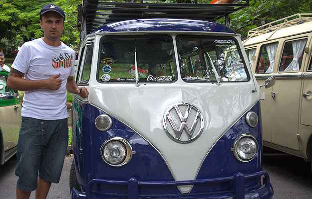 Kombi 1974 - Igor Scalzo trabalha em feiras livres com a Kombi, que já está na família há 34 anos (Thiago Ventura/EM/D.A Press) Kombi 1974 - Igor Scalzo trabalha em feiras livres com a Kombi, que já está na família há 34 anos (Thiago Ventura/EM/D.A Press)