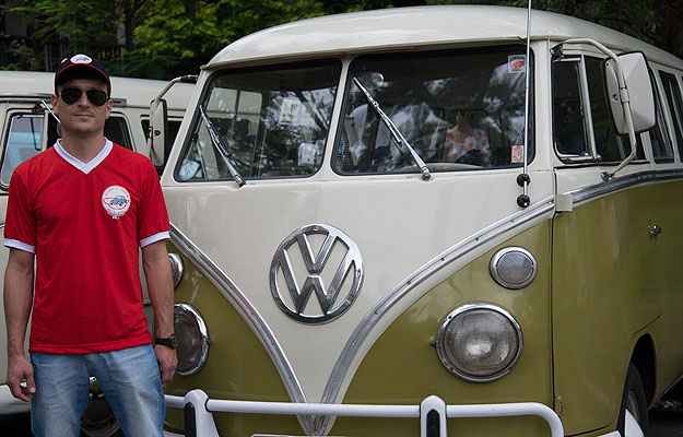 Kombi Luxo 1972 - O advogado Gustavo Tavares achou o modelo em São Paulo (Thiago Ventura/EM/D.A Press) Kombi Luxo 1972 - O advogado Gustavo Tavares achou o modelo em São Paulo (Thiago Ventura/EM/D.A Press)