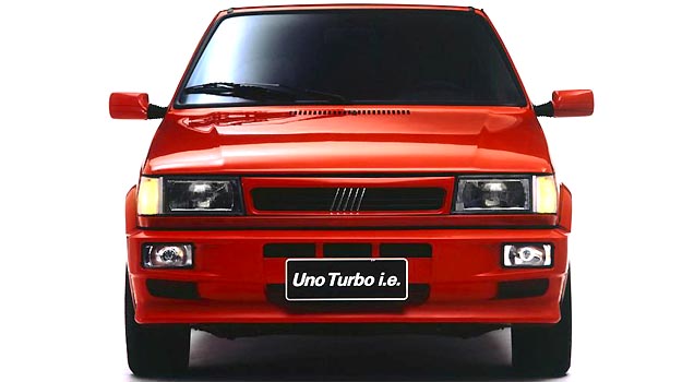 Primeiros compradores do Uno Turbo ganharam um curso de pilotagem (Fiat/Divulgação) Primeiros compradores do Uno Turbo ganharam um curso de pilotagem (Fiat/Divulgação)