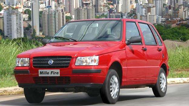 Em 2004, Mille ganha um grande facelift e sobrevida (Fiat/Divulgação) Em 2004, Mille ganha um grande facelift e sobrevida (Fiat/Divulgação)