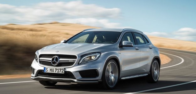 Equipado com motor 2.0 turbo, veículo gera 360 cv de potência e torque de 45,9 kgfm (Mercedes-Benz/divulgação) Equipado com motor 2.0 turbo, veículo gera 360 cv de potência e torque de 45,9 kgfm (Mercedes-Benz/divulgação)