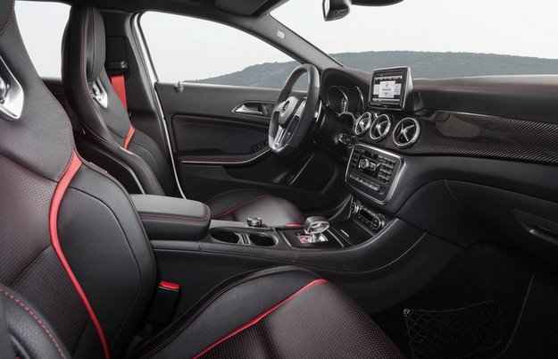 Esportivo acelera de 0 a 100 km/h em 4,8 segundos (Mercedes-Benz/divulgação) Esportivo acelera de 0 a 100 km/h em 4,8 segundos (Mercedes-Benz/divulgação)