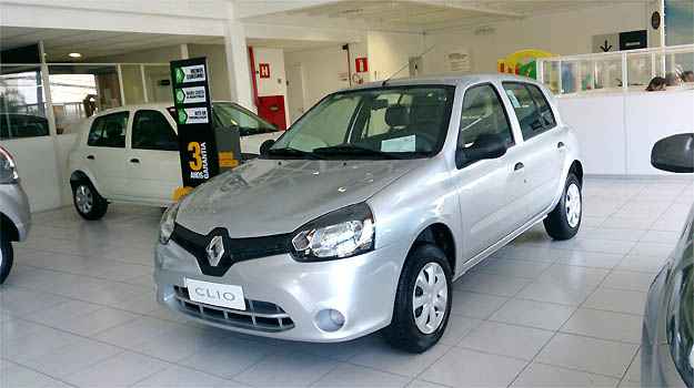 Renault Valence ainda tem 44 unidades do Clio. Sem airbag e ABS, ele é vendido por a partir de R$ 23.990 (Marcello Oliveira/EM/D.A PRESS) Renault Valence ainda tem 44 unidades do Clio. Sem airbag e ABS, ele é vendido por a partir de R$ 23.990 (Marcello Oliveira/EM/D.A PRESS)
