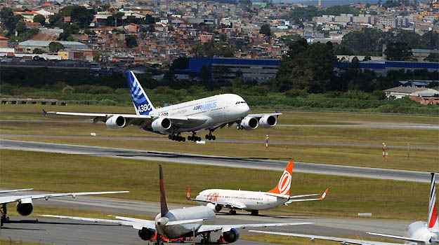 Teste do Airbus A380 realizado no Aeroporto de Guarulhos em 2012 (H. Gousse/ Divulgacao ) Teste do Airbus A380 realizado no Aeroporto de Guarulhos em 2012 (H. Gousse/ Divulgacao )