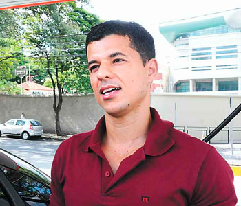 Sidney não quer mais saber de carro preto, que revela imperfeições (Euler Junior/EM/D.A Press) Sidney não quer mais saber de carro preto, que revela imperfeições (Euler Junior/EM/D.A Press)