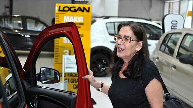 Maria Madalena Machado conseguiu bom desconto no Logan 1.6 na Minas France Maria Madalena Machado conseguiu bom desconto no Logan 1.6 na Minas France