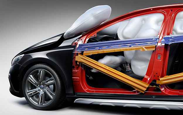 V40 oferece até airbag para pedestres (Volvo/Divulgação) V40 oferece até airbag para pedestres (Volvo/Divulgação)