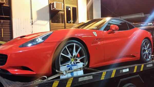 A Ferrari, avaliada em R$ 950 mil, era conduzida por mulher que recusou fazer o teste do bafômetro (Detran/Divulgação) A Ferrari, avaliada em R$ 950 mil, era conduzida por mulher que recusou fazer o teste do bafômetro (Detran/Divulgação)