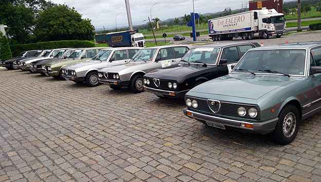 Sete modelos 2300 vão percorrer todos os 2.300 km da viagem (Túlio Silva/Alfa Romeo Clube MG/Divulgação) Sete modelos 2300 vão percorrer todos os 2.300 km da viagem (Túlio Silva/Alfa Romeo Clube MG/Divulgação)