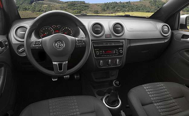 Interior da Saveiro Cross 2015 (Volkswagen/Divulgação) Interior da Saveiro Cross 2015 (Volkswagen/Divulgação)