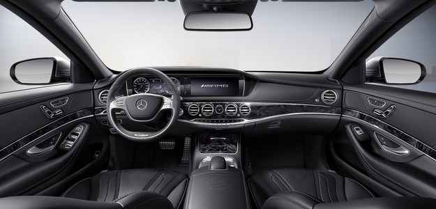 O carro conta com volante esportivo AMG- com aro característico revestido (Mercedes/divulgação ) O carro conta com volante esportivo AMG- com aro característico revestido (Mercedes/divulgação )