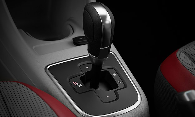 Câmbio também tem função Tiptronic com trocas manuais (Volkswagen/divulgação) Câmbio também tem função Tiptronic com trocas manuais (Volkswagen/divulgação)