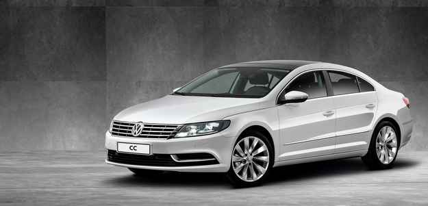 No visual, o CC possui grade cromada na dianteira, os faróis bixenônio e as luzes de curva estáticas (Volkswagen/divulgação) No visual, o CC possui grade cromada na dianteira, os faróis bixenônio e as luzes de curva estáticas (Volkswagen/divulgação)