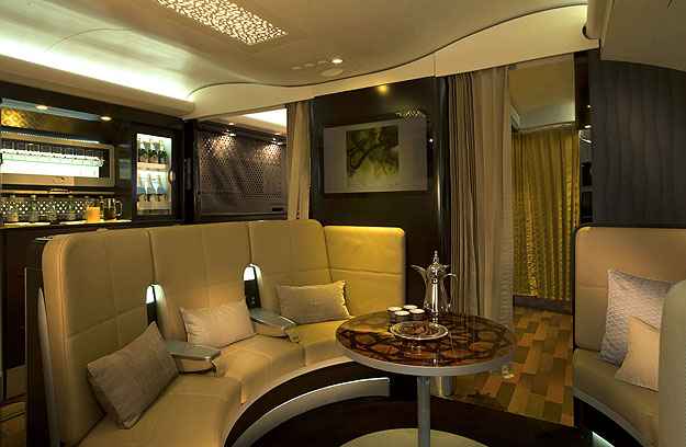 Passageiros da primeira classe têm acesso a um lobby exclusivo (Etihad/Divulgação) Passageiros da primeira classe têm acesso a um lobby exclusivo (Etihad/Divulgação)