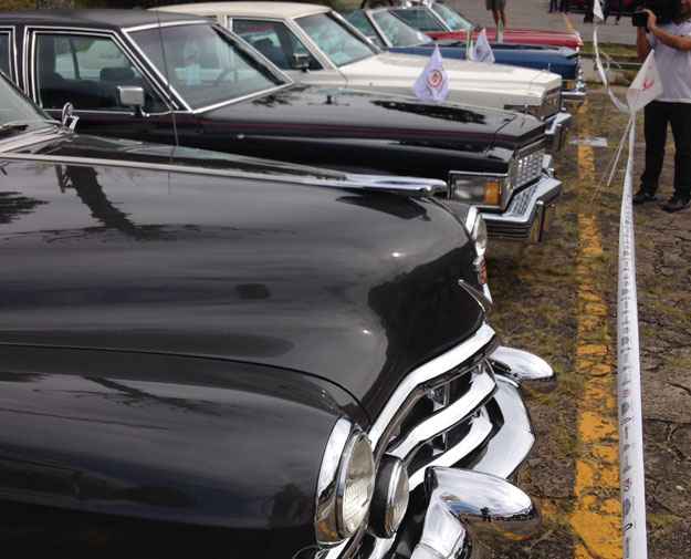 Ala de norte-americanos com a marca de luxo Cadillac (Boris Feldman/EM/D. A Press ) Ala de norte-americanos com a marca de luxo Cadillac (Boris Feldman/EM/D. A Press )