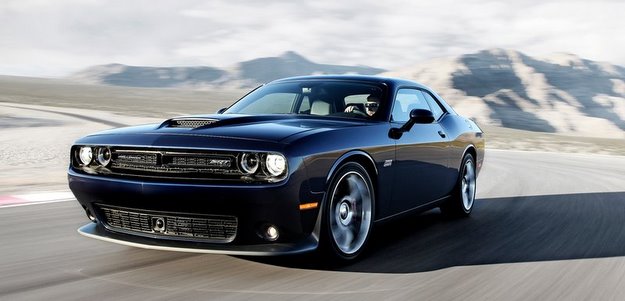 SRT é equipado com 392 HEMI V8 de 492 cv e torque de 65,6 kgfm (Dodge/Divulgação) SRT é equipado com 392 HEMI V8 de 492 cv e torque de 65,6 kgfm (Dodge/Divulgação)
