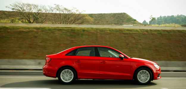 Modelo vai aos 100 km/h em 9,4 segundos e atinge velocidade máxima de 212 km/h (Audi/Divulgação) Modelo vai aos 100 km/h em 9,4 segundos e atinge velocidade máxima de 212 km/h (Audi/Divulgação)