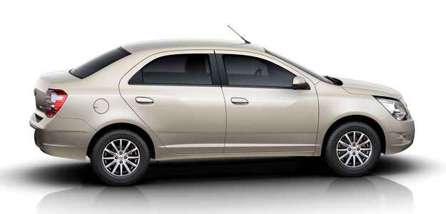 Na versão 1.8, o carro traz transmissão automática de seis marchas (opcional) (Chevrolet/divulgação) Na versão 1.8, o carro traz transmissão automática de seis marchas (opcional) (Chevrolet/divulgação)