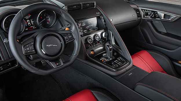 Como o cockpit de um avião, painel de instrumentos é envolvente (Jaguar/Divulgação) Como o cockpit de um avião, painel de instrumentos é envolvente (Jaguar/Divulgação)