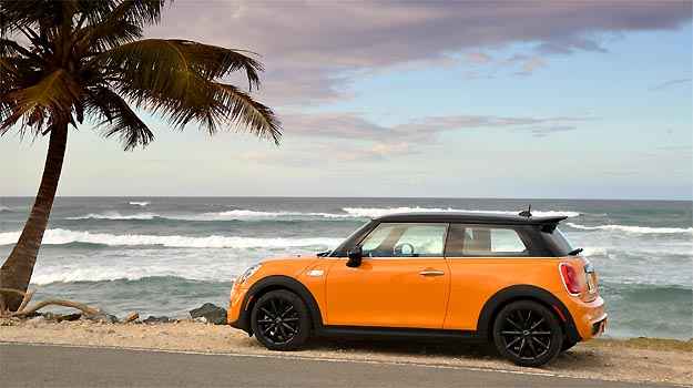 Variantes Cooper, Cooper S Exclusive Navi e Cooper S Top serão vendidas no Brasil (Mini/divulgação ) Variantes Cooper, Cooper S Exclusive Navi e Cooper S Top serão vendidas no Brasil (Mini/divulgação )