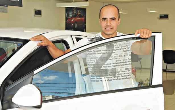Edson Eduardo Soares da Cruz negocia HB20 na Hyundai Caoa (Cristina Horta / EM / D.A Press) Edson Eduardo Soares da Cruz negocia HB20 na Hyundai Caoa (Cristina Horta / EM / D.A Press)