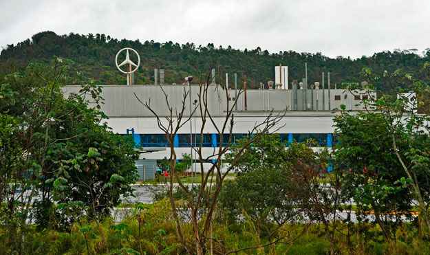Na Zona da Mata, fábrica da Mercedes-Benz recebeu uma série de incentivos, mas não concretizou planejamento original de produção (Mario Castello/Esp. EM/D.A Press)