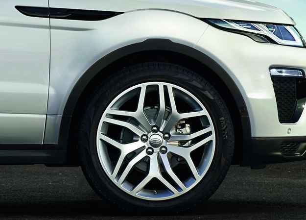 Carro recebe novo jogo de rodas de liga leve (Land Rover/Divulgação) Carro recebe novo jogo de rodas de liga leve (Land Rover/Divulgação)