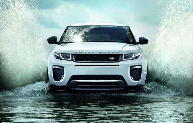 Na dianteira, parachoque e grade dianteira foram modificados (Land Rover/Divulgação) Na dianteira, parachoque e grade dianteira foram modificados (Land Rover/Divulgação)