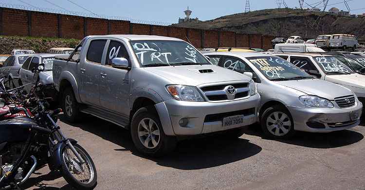 Leil\u00e3o oferece Toyota Hilux por R$ 14 mil e outros 170 ve\u00edculos em BH ...