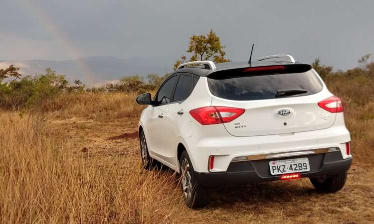 Com câmbio CVT, aventureiro chinês JAC T40 tem desempenho razoável