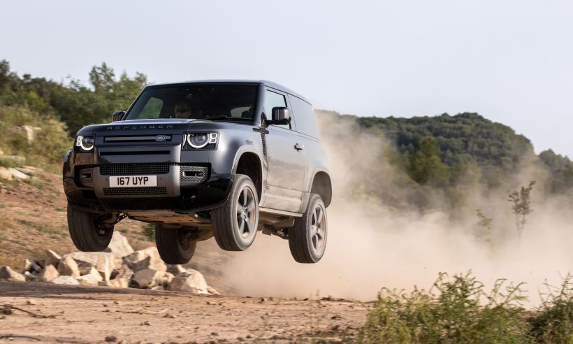 Land Rover Defender ganha motorizao diesel e j chega a custar R$ 800 mil